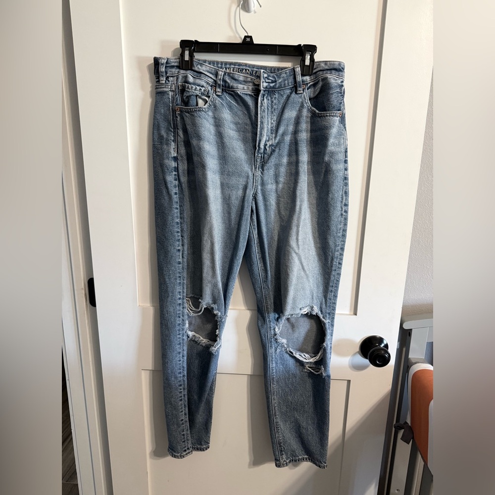 American Eagle Outfitters Women's Light Blue Ripped Boyfriend Jeans